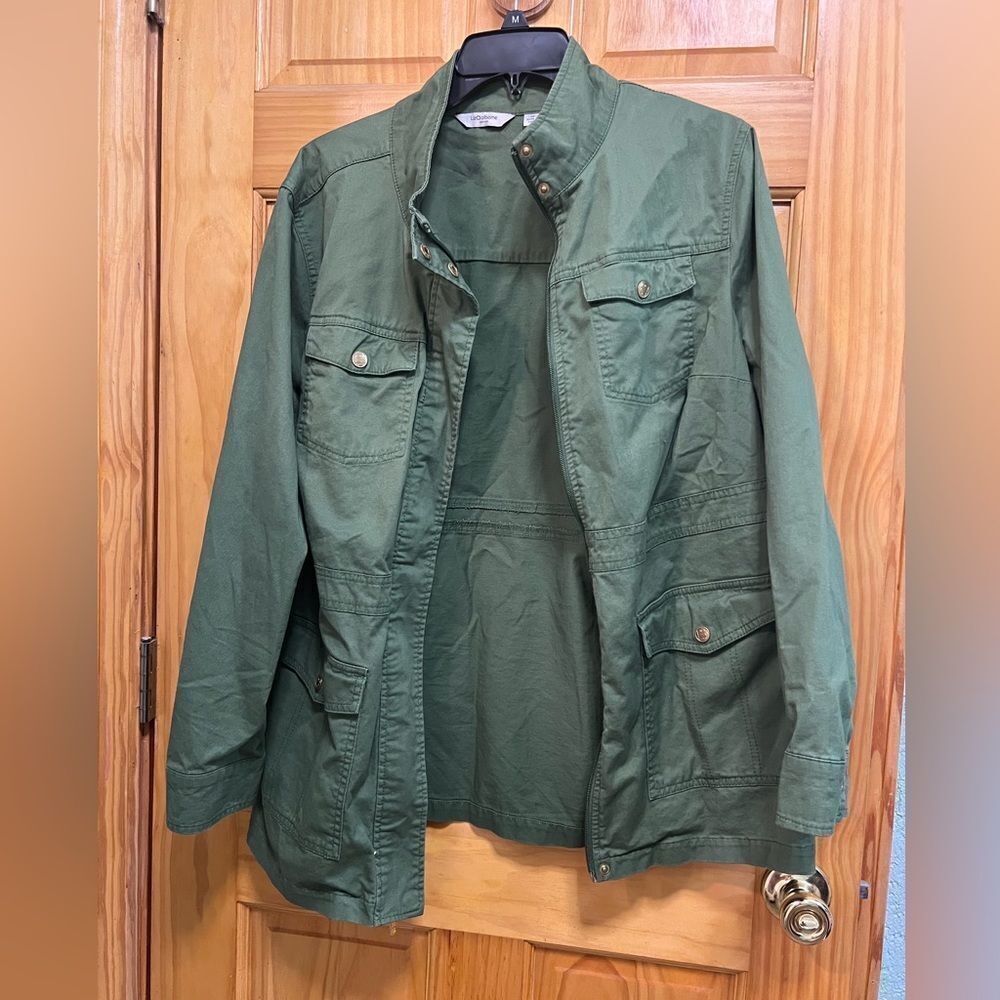 Liz Claiborne size 1X army green jacket with gold tone metal